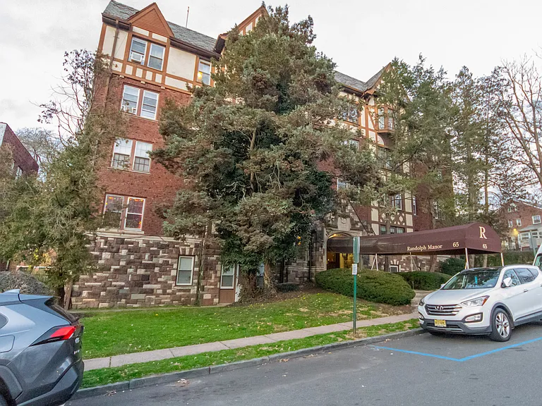 Randolph Manor Apartments — Photo 8
