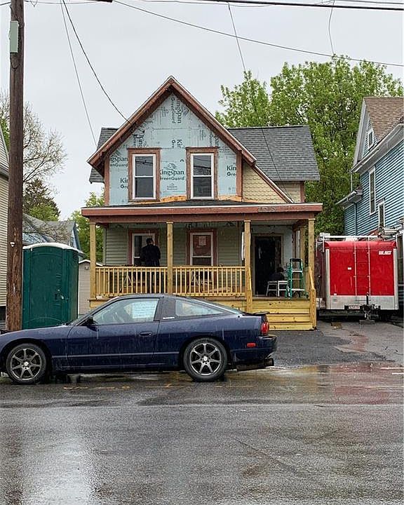 1st image of 138 W Newell St