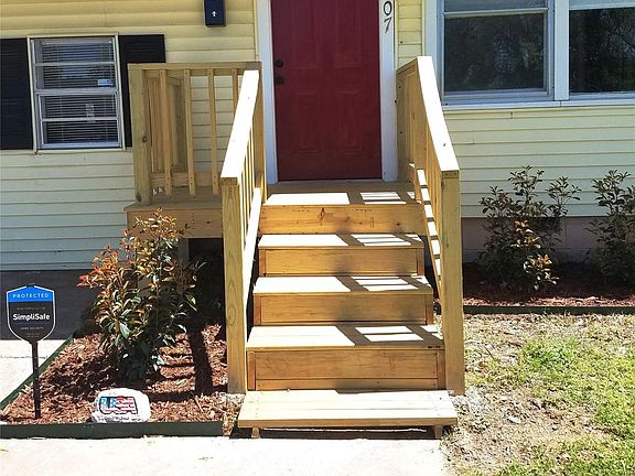 2nd image of 1507 N Knoxville Ave