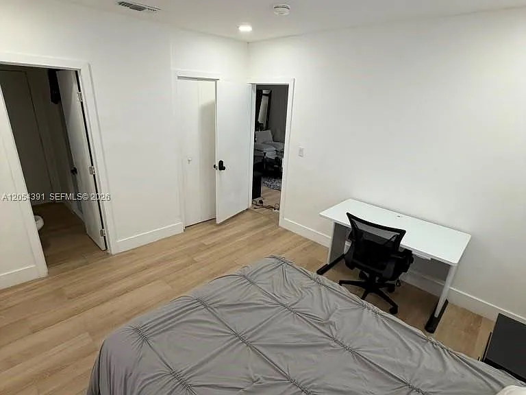 1884 SW 16th St #ROOM — Photo 2