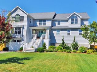 605 Penfield Rd, Fairfield, CT 06824