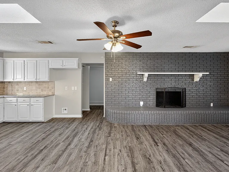 701 Harrison Ln — Photo 21