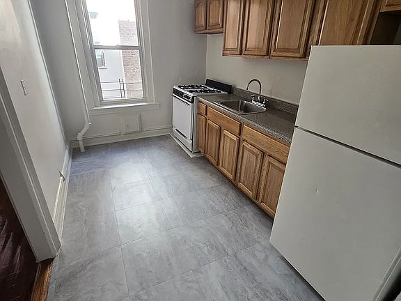 2nd image of 1704 E 15th St #B9