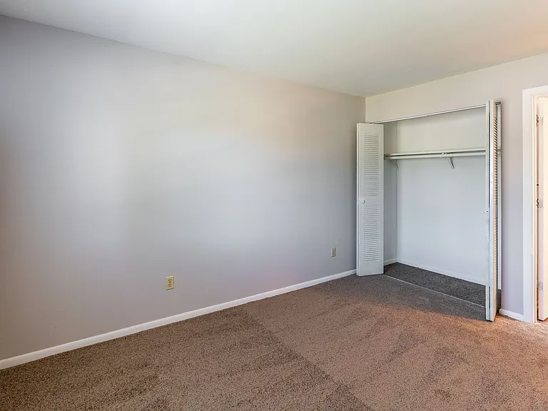 Pickwick Farms Apartments — Photo 25