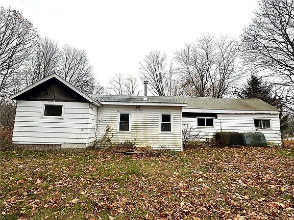 5th image of 8975 Becker Rd