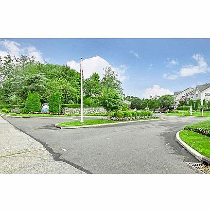 5th image of 203 Windward Ct N