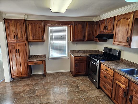 3rd image of 242 Whippo Ave