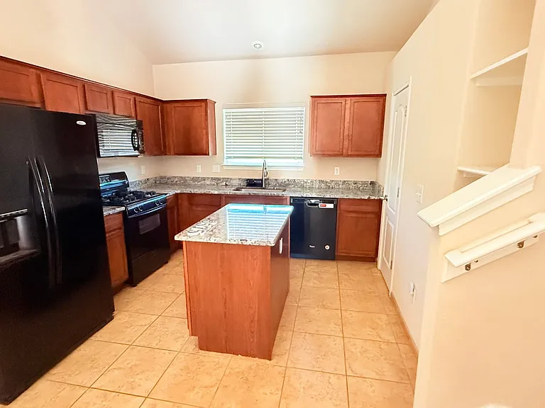 3575 Sierra Del Sol Ave — Photo 7