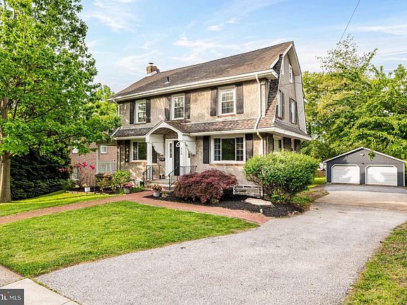 3rd image of 610 Saxer Ave
