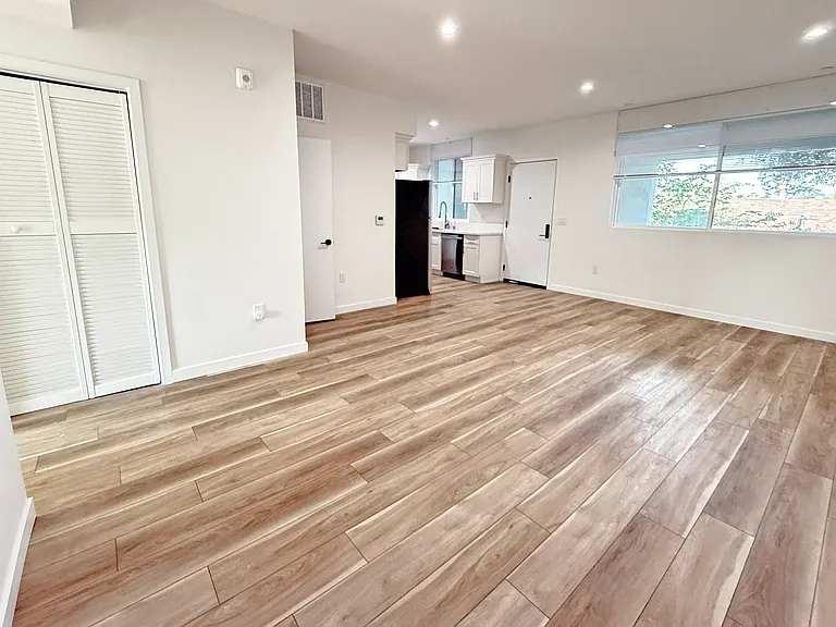 10934 Peach Grove St #202 — Photo 6