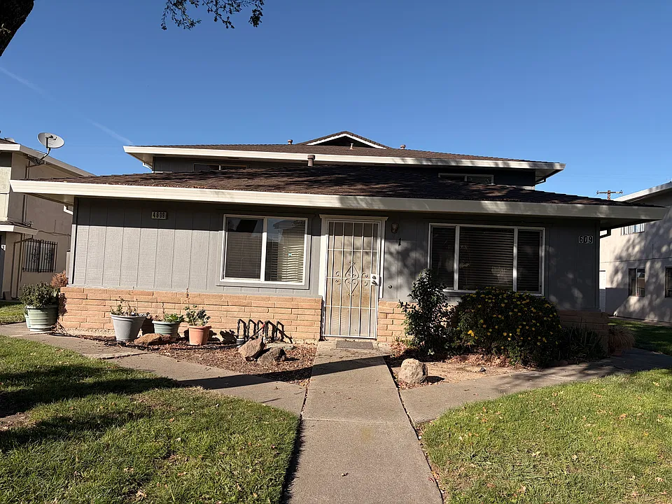4609 Greenholme Dr