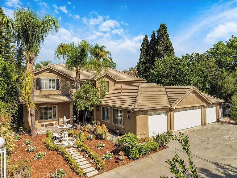 20871 Betron St — Photo 39