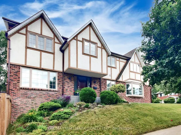 2 Butterfield Dr, Toronto, ON M3A 2L8