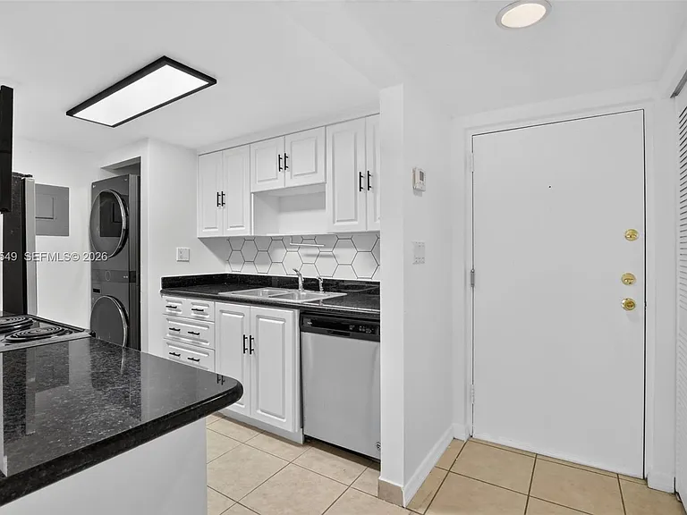 220 Lakeview Dr #210 — Photo 9