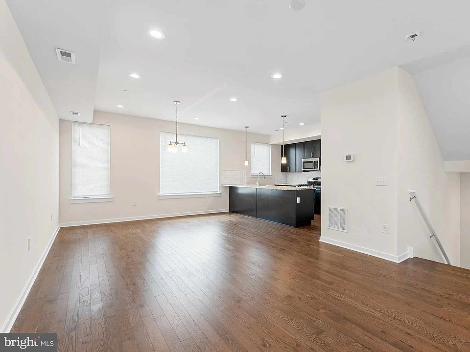 Living Room / Dining Room/ Kitchen