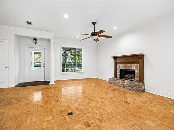 4th image of 2442 Brentwood Dr