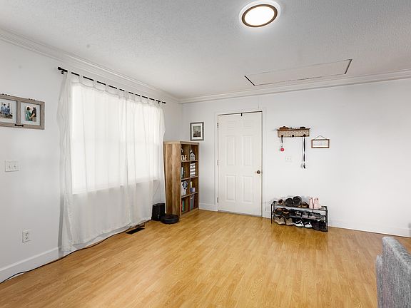 5th image of 703 Grand Ave