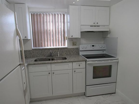 5th image of 2660 Barkley Dr E APT F