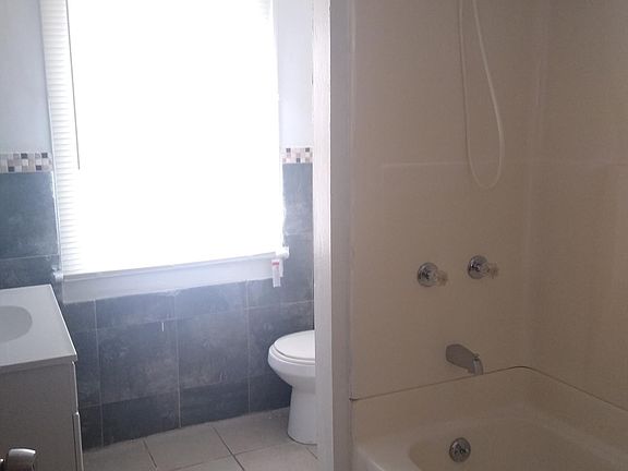 5th image of 164 Oliver St