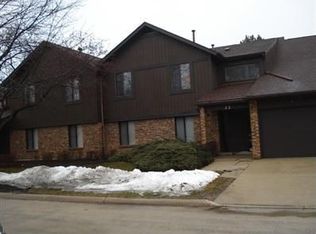 33 Creekside Cir APT C, Elgin, IL 60123