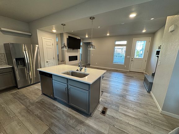 4th image of 10183 Zeno St