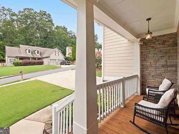 3rd image of 123 Maple View Ct