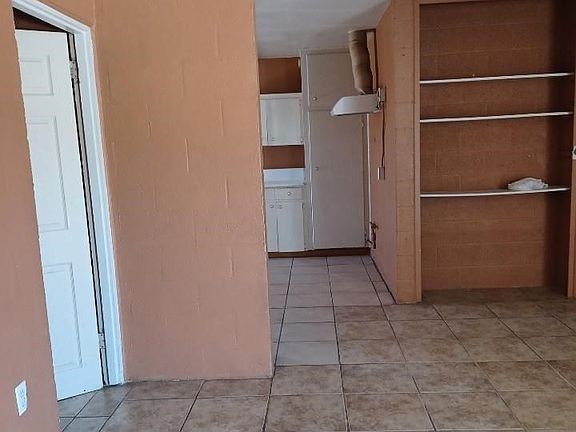 4th image of 15271 Hill St