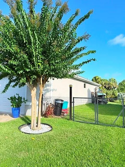 4 bed, 2.0 bath, 2044 sqft, $2,850 — Photo 2