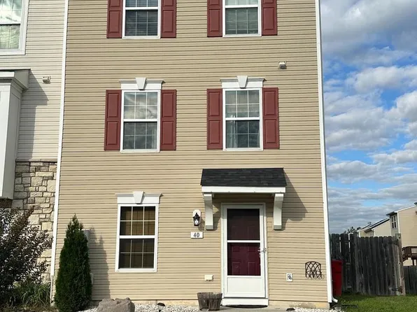 40 Private Ct, Bunker Hill, WV 25413