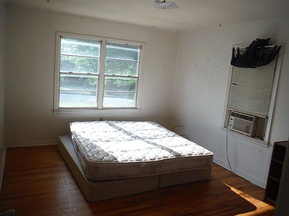 4th image of 4912 Lyndon Dr