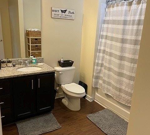 3rd image of 4000 Creekview Cir