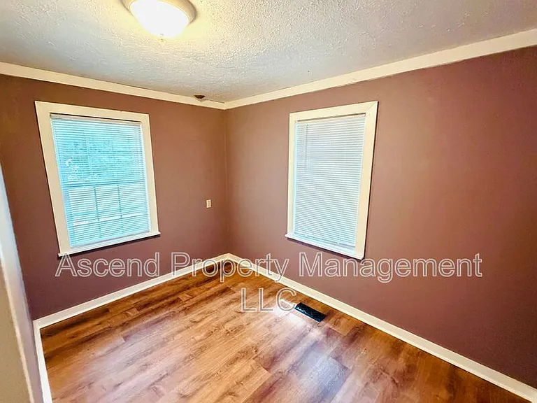 1134 McDonald Dr — Photo 6