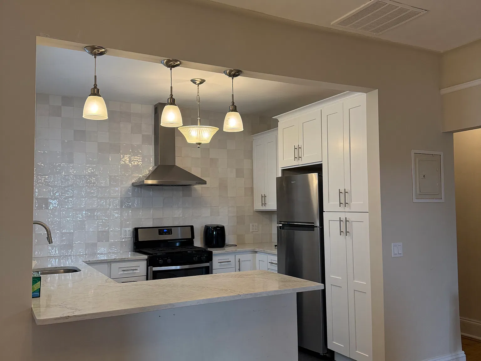 1 bed, 950 sqft, $3,000 — Photo 2