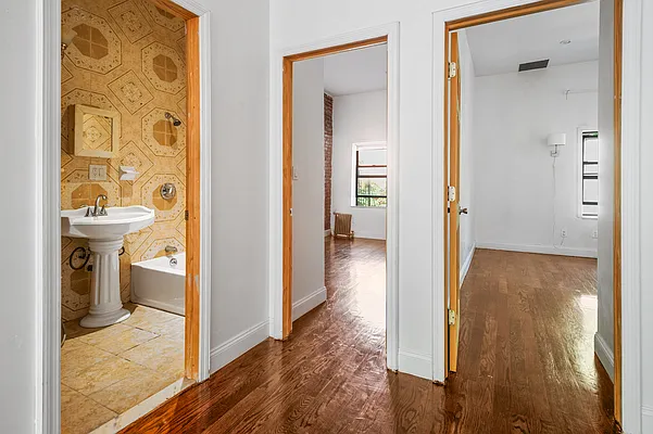 Rented by Oxford Property Group | media 17