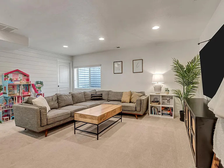 4253 W Clarks Hill Dr — Photo 16