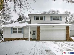 13930 Pine St, Omaha, NE 68144
