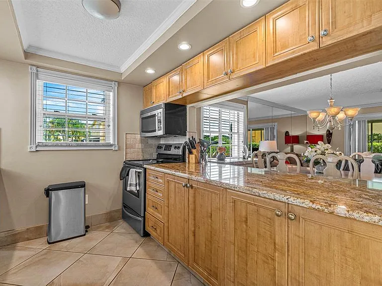 338 Waterside Dr — Photo 7