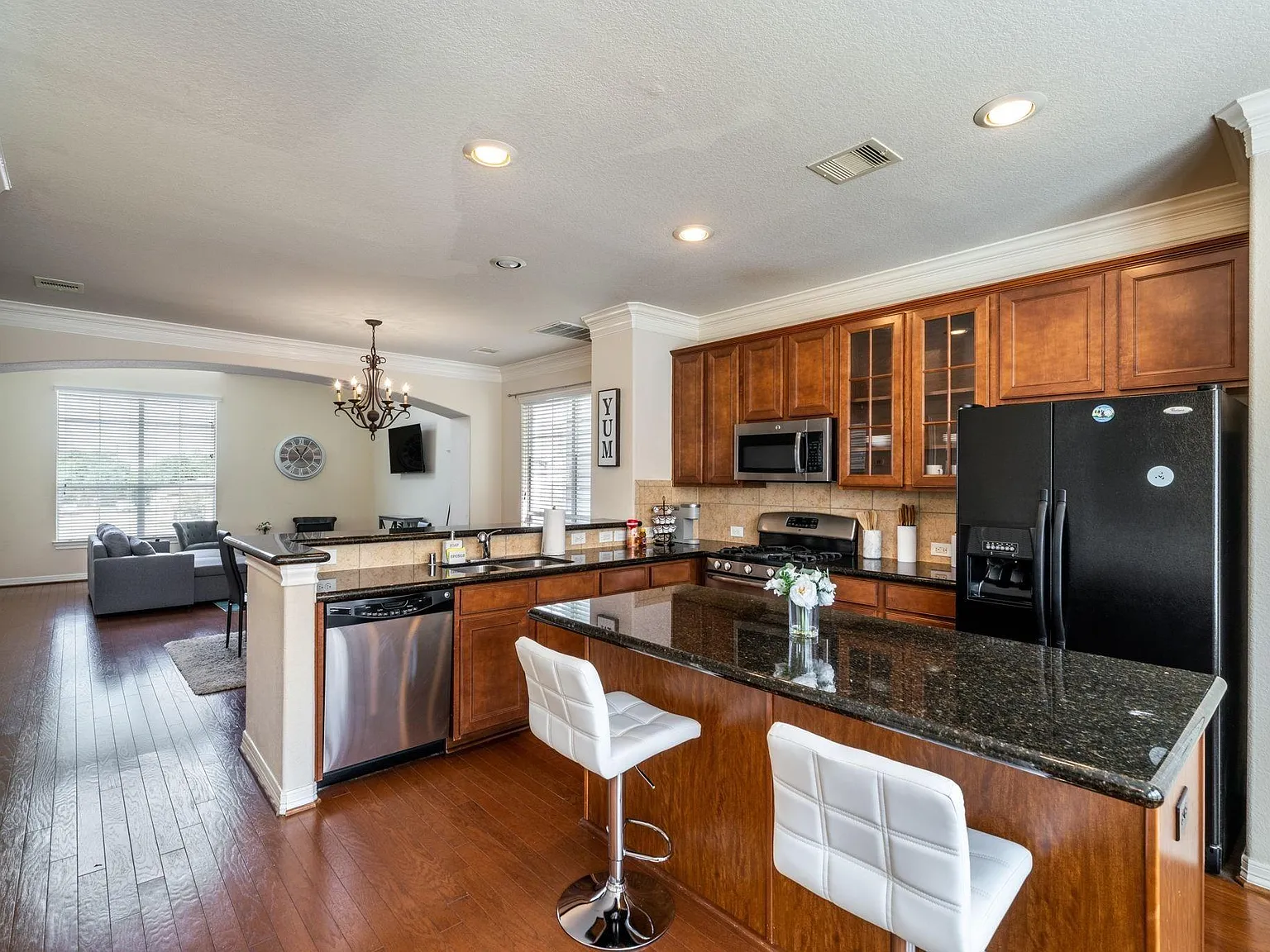 3 bed, 2.5 bath, 1822 sqft, $2,295 — Photo 4
