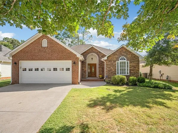 1660 Finwick Dr, Pfafftown, NC 27040