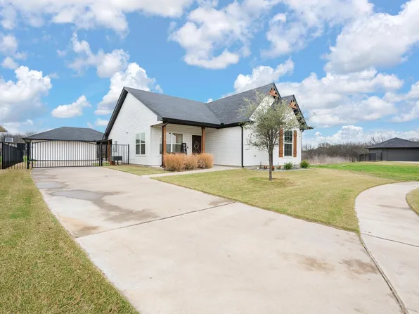 1556 Lizzie Ln, Burleson, TX 76028