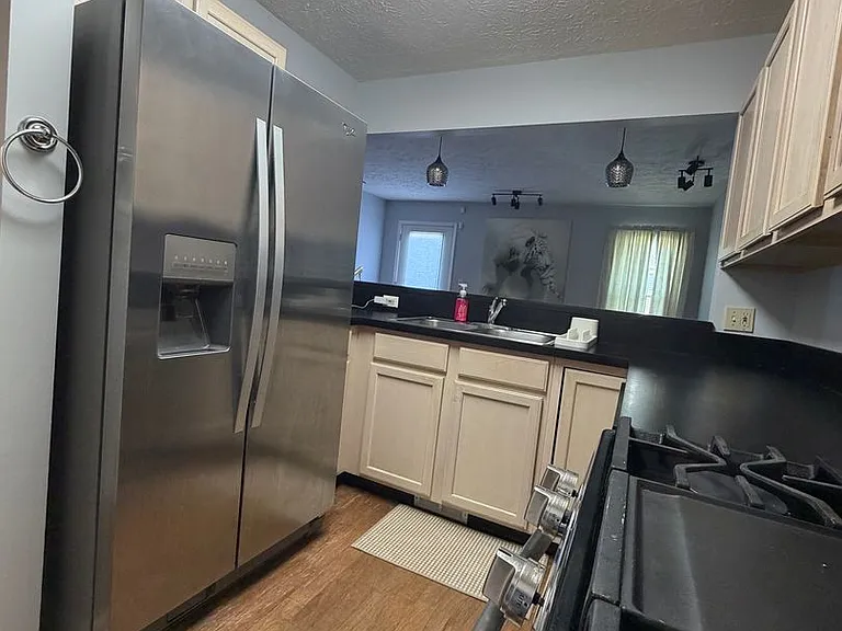 8325 Beacon Pl — Photo 4