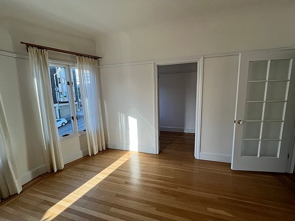4th image of 674 Bay St