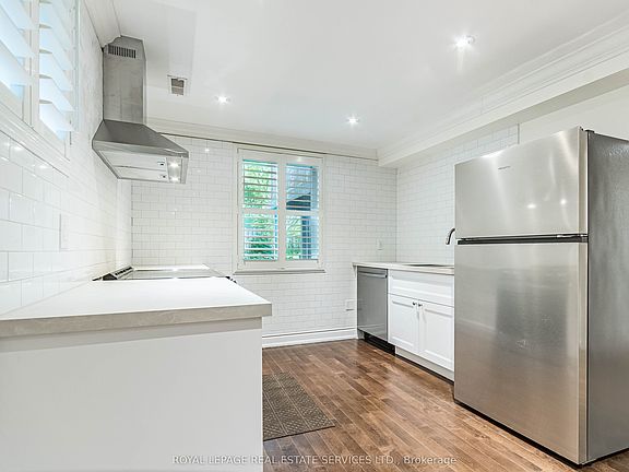 4th image of 64 Grenview Blvd S
