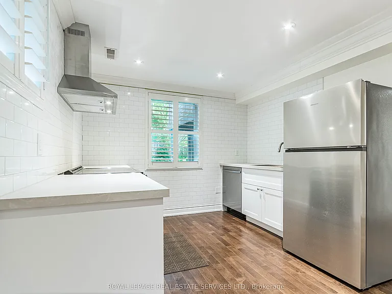 64 Grenview Blvd S #LOWER — Photo 4
