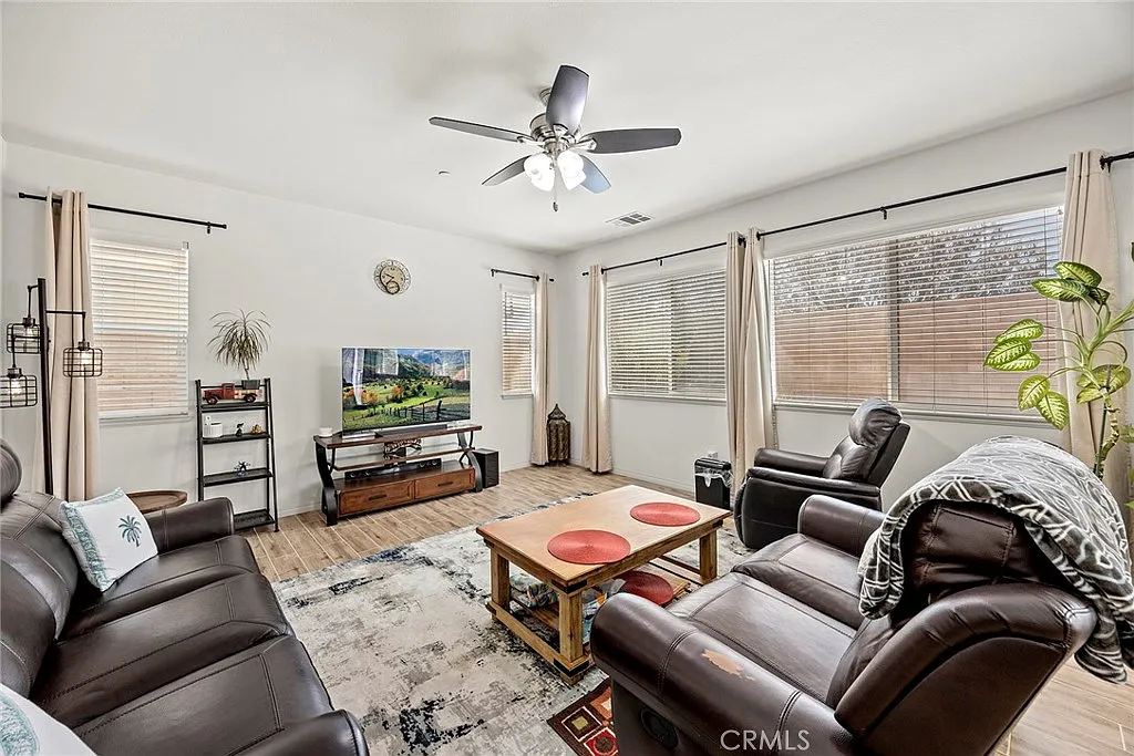 4 bed, 2288 sqft, $4,000 — Photo 1