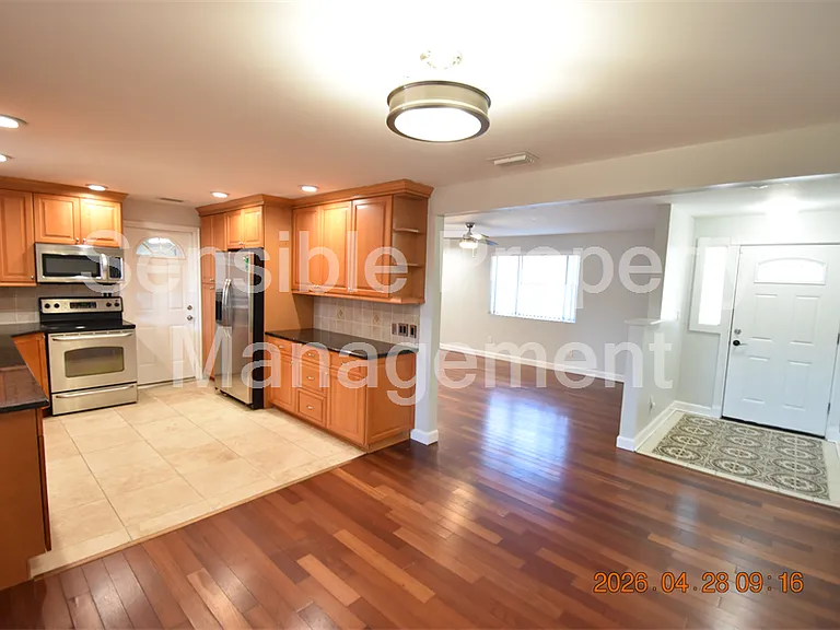 3223 W Wyoming Ave — Photo 9