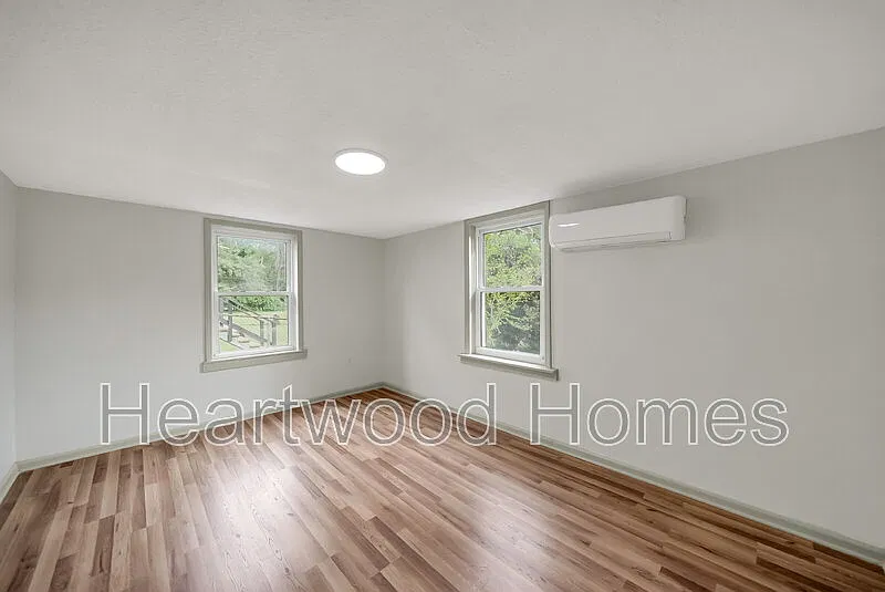 1 bed, 1.0 bath, 900 sqft, $1,050 — Photo 4