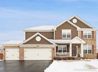 512 Torrington Ct, Oswego, IL