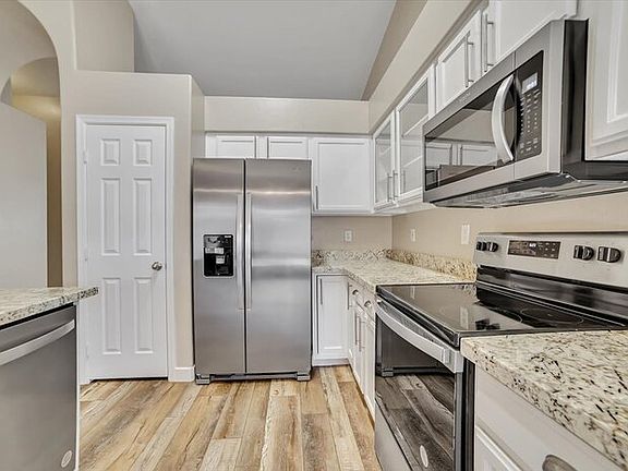 5th image of 403 S Kingston Ct