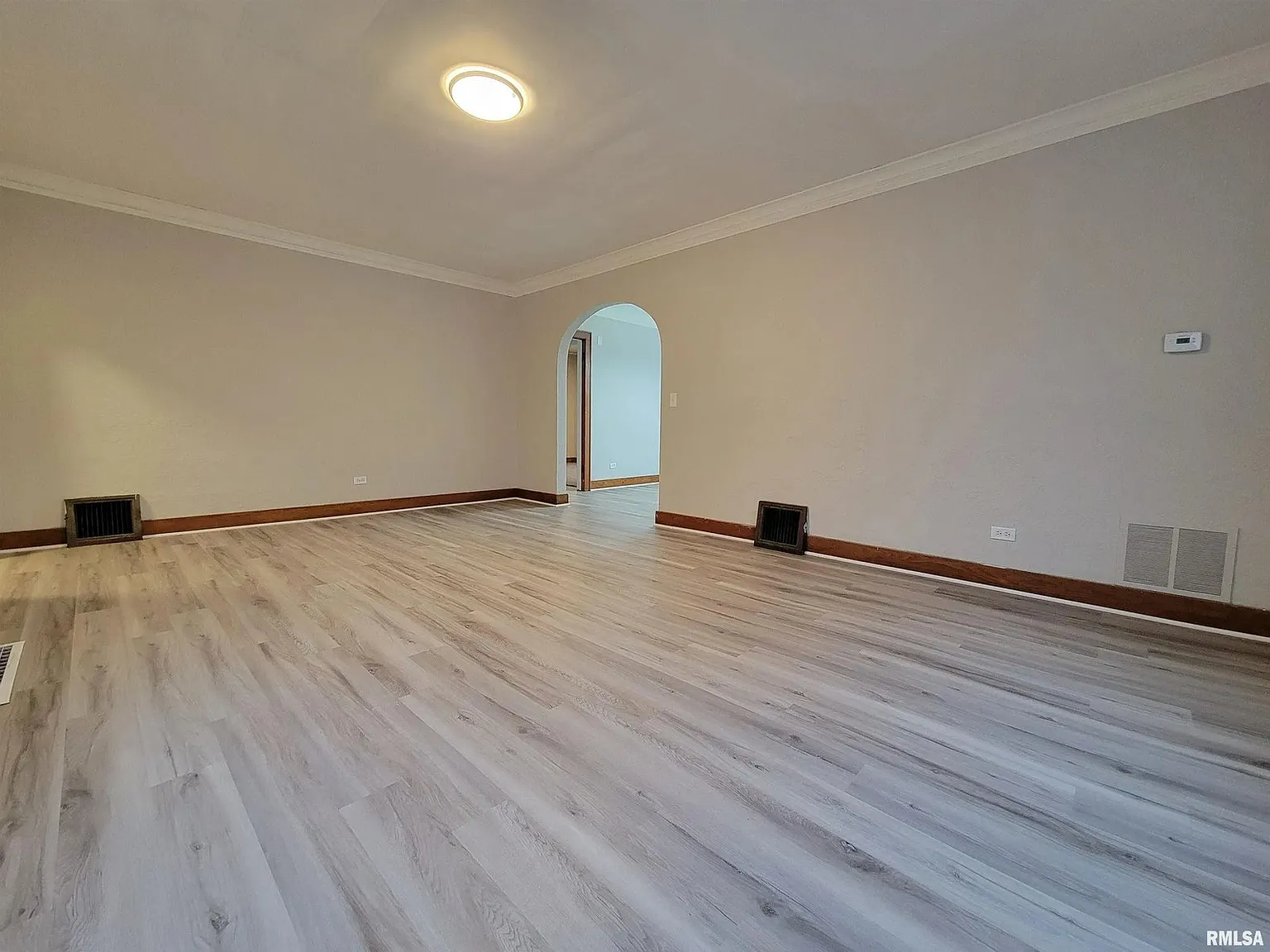 3 bed, 1.0 bath, 1570 sqft, $1,297 — Photo 3